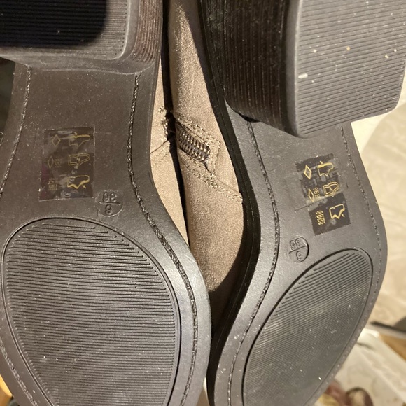 BN le chateau grey suede boots - Picture 5 of 5